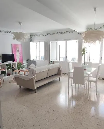 Big And Cozy With A Big Terrace In The Center Of The Old Town Apartament *