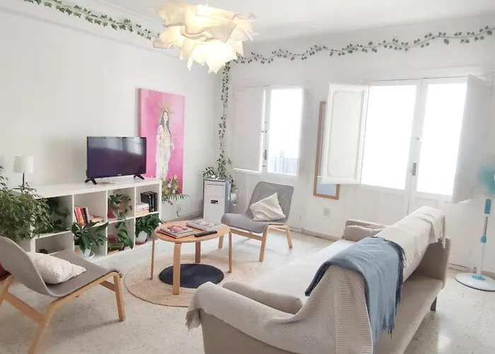 Big And Cozy With A Big Terrace In The Center Of The Old Town Marbella